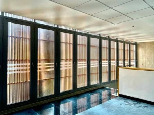 CỬA SỔ BẬT ĐỨNG CÓ LƯỚI CÔN TRÙNG