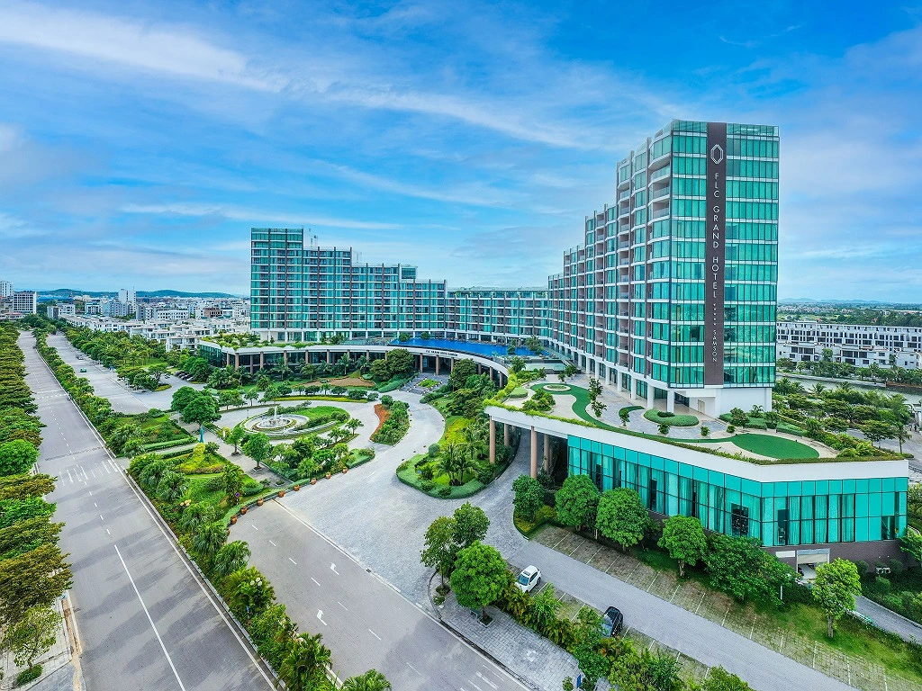 RED RADISSION HOTEL