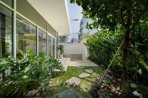 10×10 HOUSE