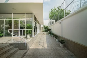 10×10 HOUSE
