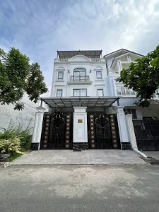 VILLA CHÚ BÌNH NAM THÔNG Q7